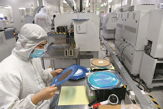 中国移动进军芯片领域 运营商跨界造芯的战略逻辑与产业影响